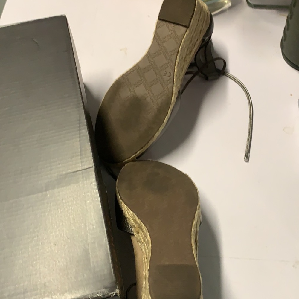 Vionic Heel Sandals - Picture 5 of 6